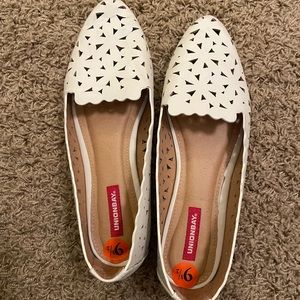 Unionbay women’s 9.5 flats white floral